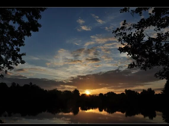 Goldsworth Park Lake Sunrise (click to view)