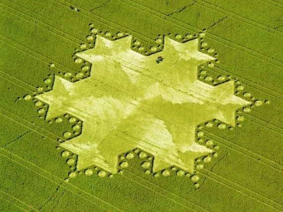 Koch Snowflake, Silbury Hill, England, 1997 - 16.jpg (click to view)