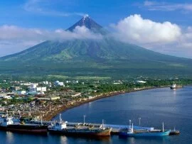Mount Mayon, Legazpi City, Luzon Islands, Philip.jpg (click to view)