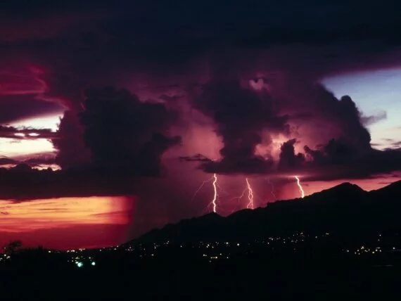 Thunderstorms over Santa Catalina Mountains, Tuc.jpg (click to view)