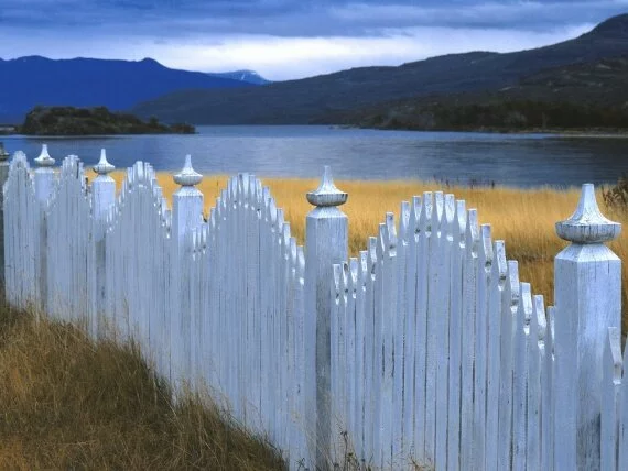 White Washed Fence, Chile - - ID 33396.jpg (click to view)